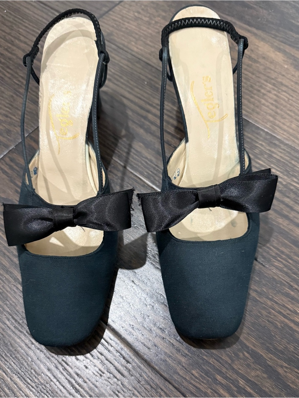 Lovely vintage black bow slingback heels